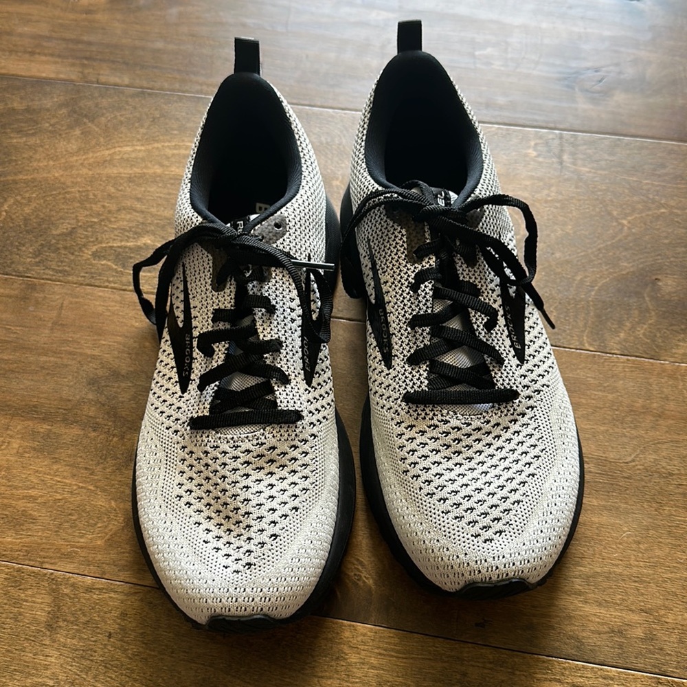 Women’s Brooks Revel 4 Shoes NEW